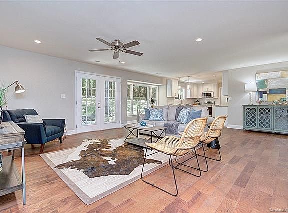 4th image of 1942 Summerhill Dr