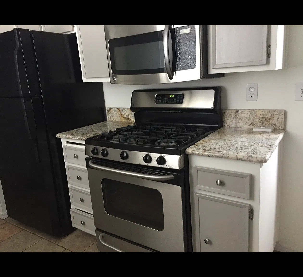 2 bed, 827 sqft, $2,600 — Photo 1