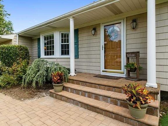 4th image of 20 Wendy Ln
