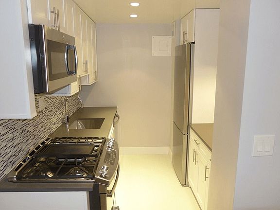 3rd image of 301 E 47th St APT 15N