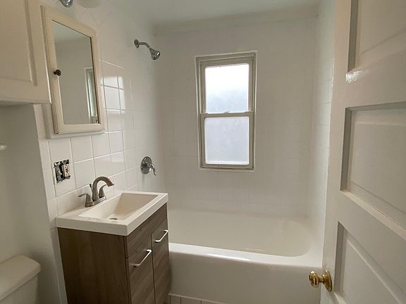 4th image of 5954 W Leland Ave #3