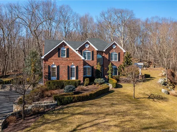 34 Equestrian Ridge, Newtown, CT 06470