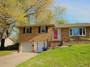 40 Lombardy Dr, Decatur, IL 62521