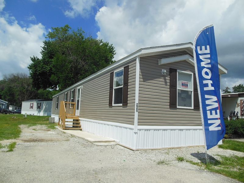 2nd image of 902 Victory Ln
