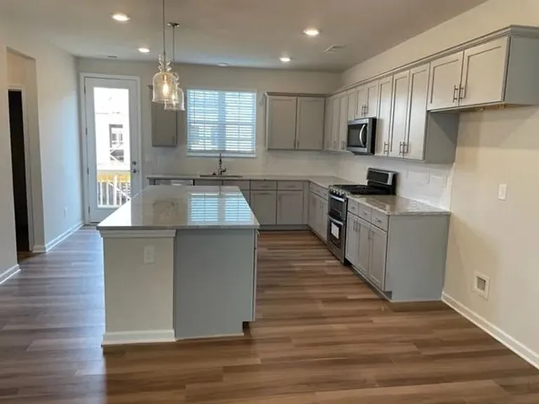 11059 Lawyers Rd — Photo 4