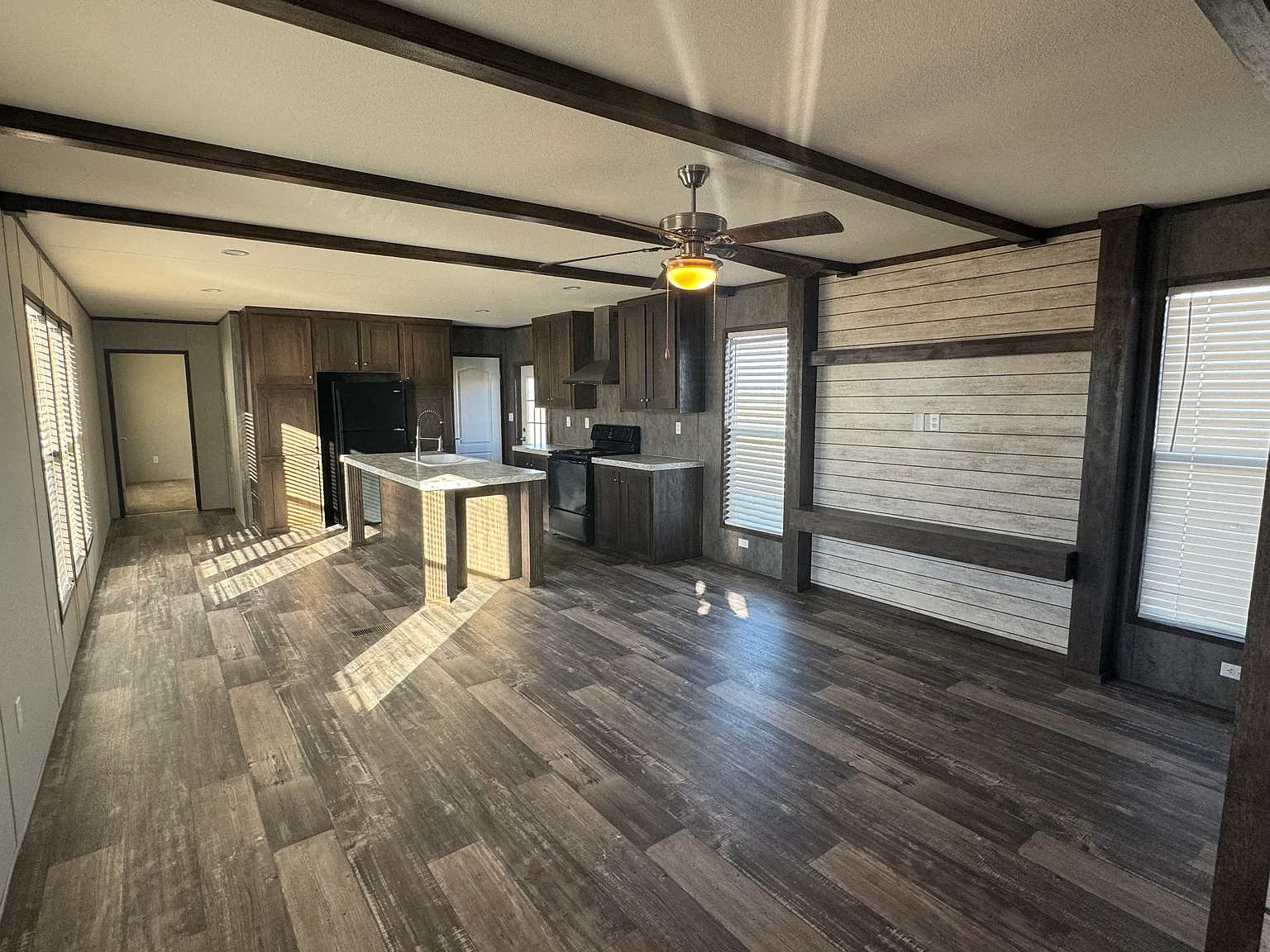 3 bed, 1200 sqft, $1,300 — Photo 4