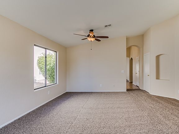 5th image of 409 N 165th Dr