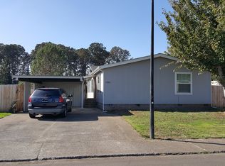 11860 Chateau Dr NE, Woodburn, OR 97071
