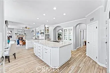 5 bed, 7.0 bath, 5558 sqft, $14,000 — Photo 4
