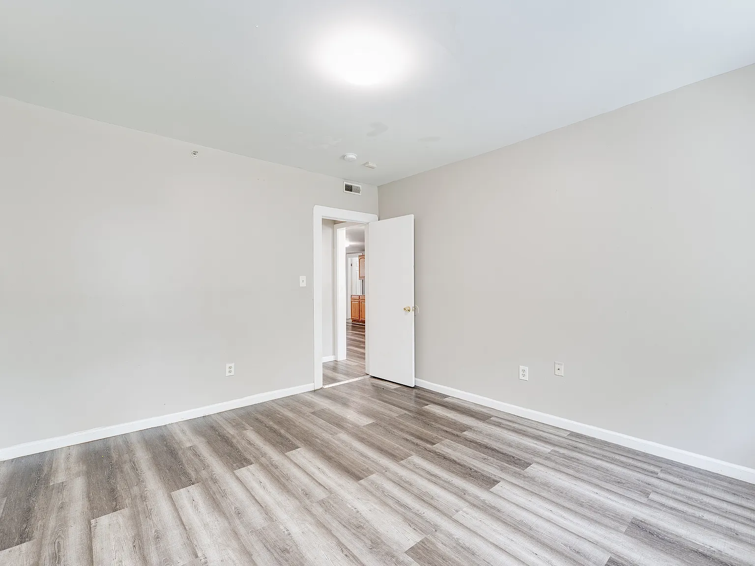 3 bed, 1254 sqft, $1,825 — Photo 4
