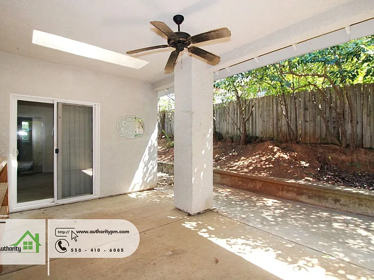 2279 Wicklow St — Photo 27