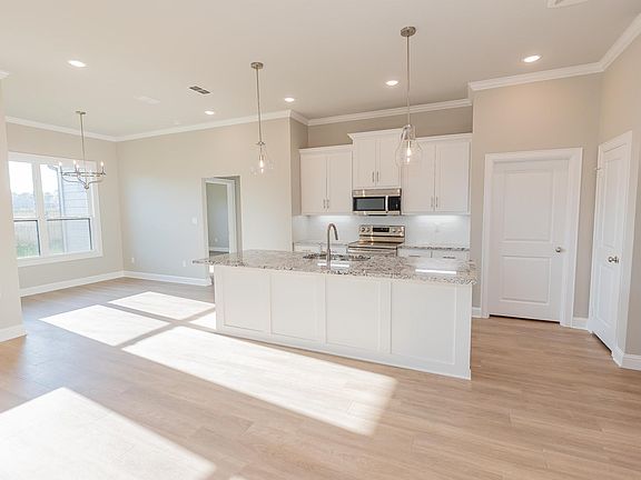 4th image of 412 Bluebonnet Cir