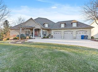 5422 Hugo Rd, Bettendorf, IA 52722