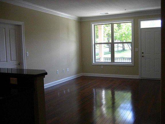 4th image of 971 Ingleside Ave