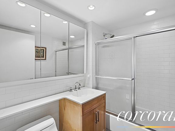 5th image of 516 W 47th St APT S3g