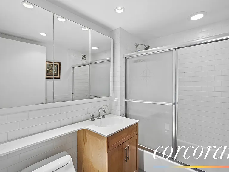 516 W 47th St #S3G — Photo 5