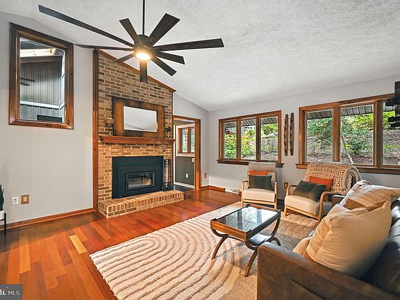 5th image of 2919 Jackson Dr