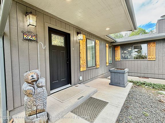 2nd image of 323 Sun Valley Rd