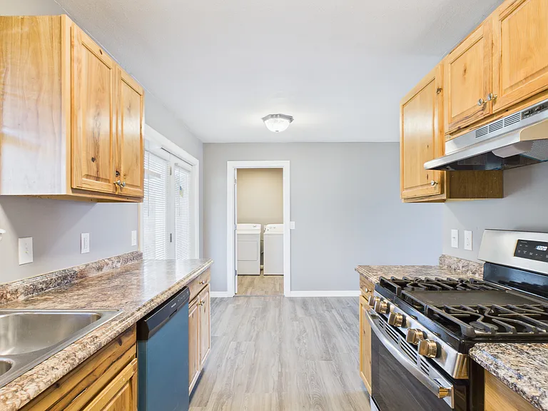 903 Waverly Rd — Photo 12