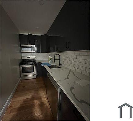 3rd image of 3939 De Reimer Ave Floor 1