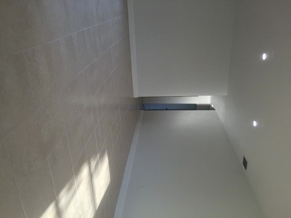 1st image of 1271 W 61st Pl
