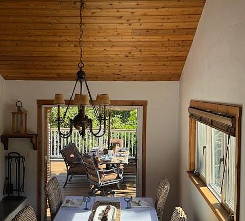 3rd image of 442 Corral De Tierra Rd