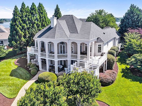 3rd image of 1140 Boardwalk Dr