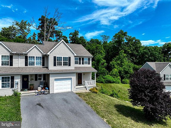 3rd image of 271 Wildflower Dr