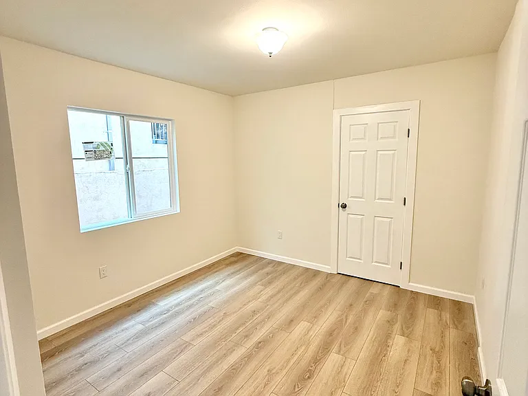 14606 Gilmore St #2 — Photo 8