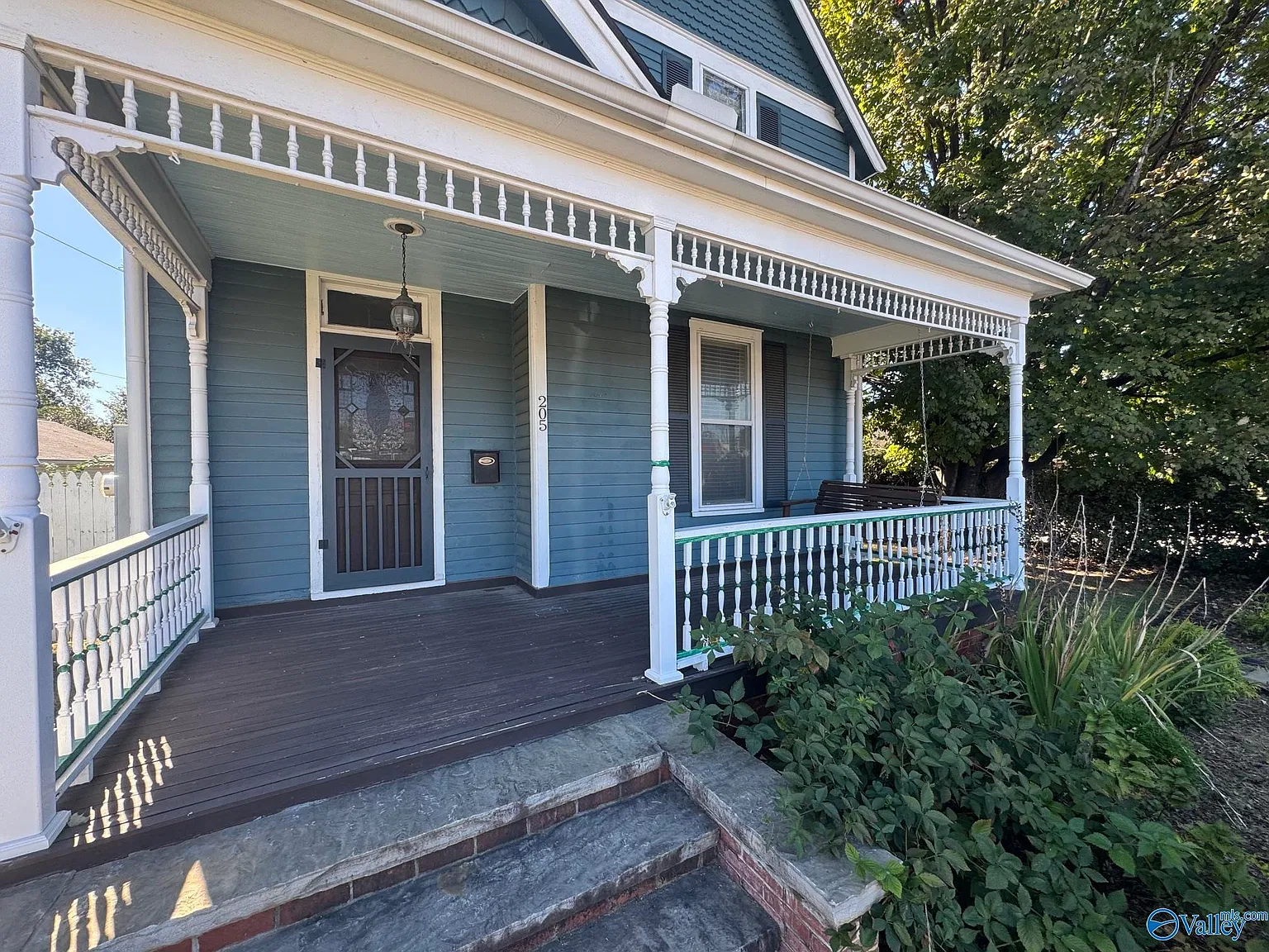 3 bed, 3.0 bath, 2307 sqft, $3,200 — Photo 3