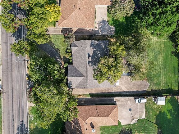 3rd image of 714 W Lamberth Rd
