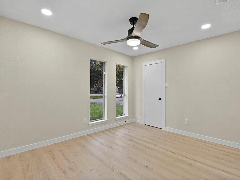 2322 Aprilmont Dr — Photo 19