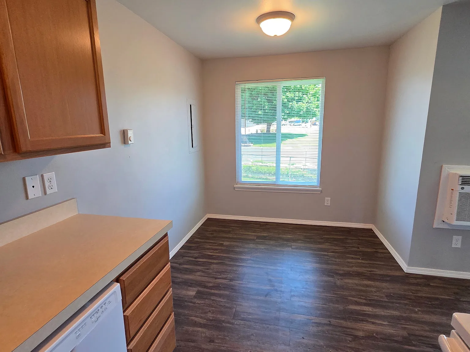 3 bed, 1.5 bath, $1,575 — Photo 4
