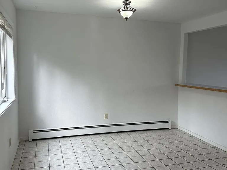 1223 Larch St — Photo 2
