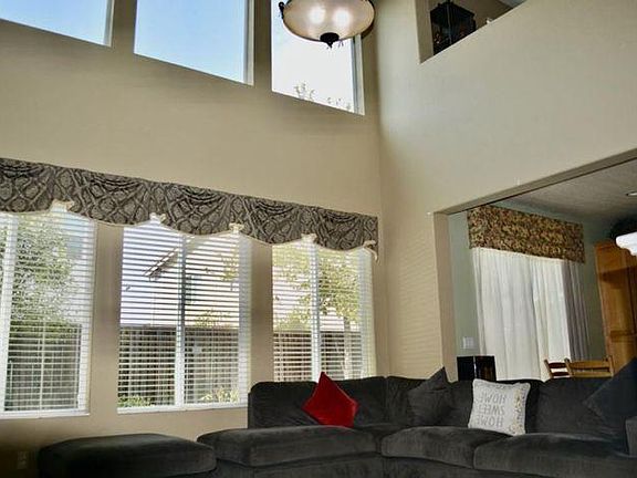 3rd image of 501 Tennis Ln