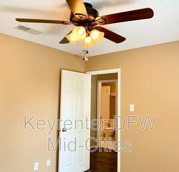 8702 Saddlehorn Dr — Photo 32