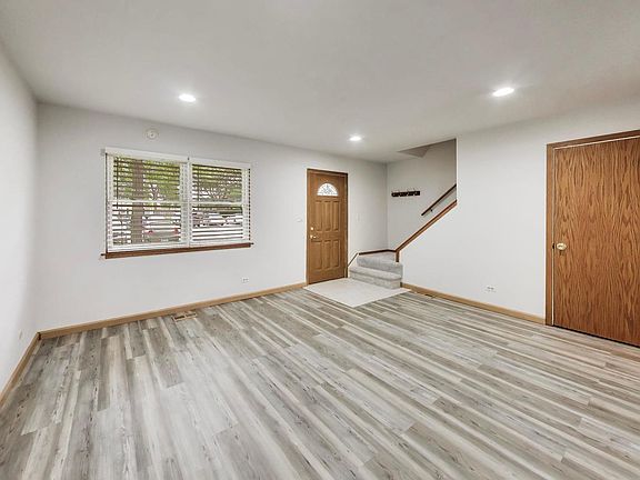 2nd image of 816 Mansfield Ct