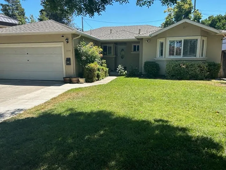 1204 Redcliff Dr — Photo 23