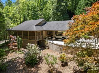 88 Memory Ln, Saluda, NC 28773