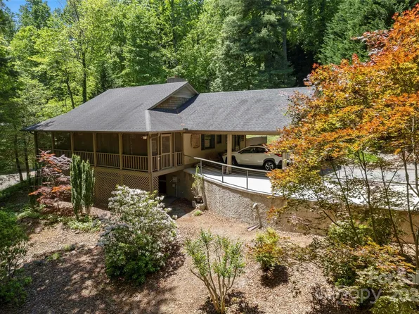 88 Memory Ln, Saluda, NC 28773