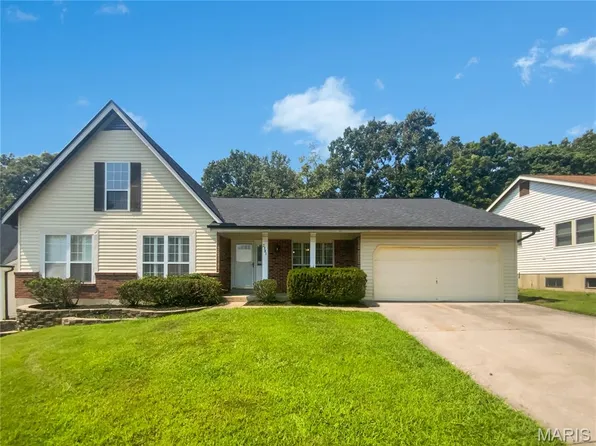 2381 Gross Point Ln, Ballwin, MO 63011