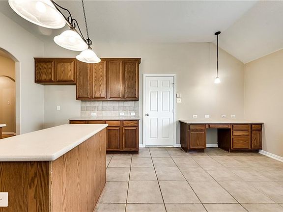 5th image of 2309 Bridgeport Dr