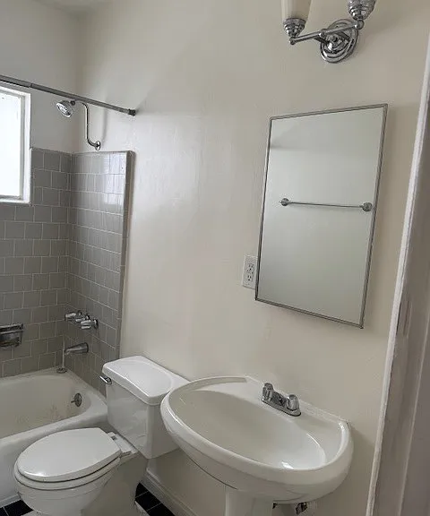 1229 N Spaulding Ave — Photo 8