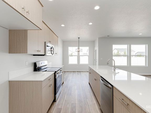 5th image of 668 W Snowy Owl St