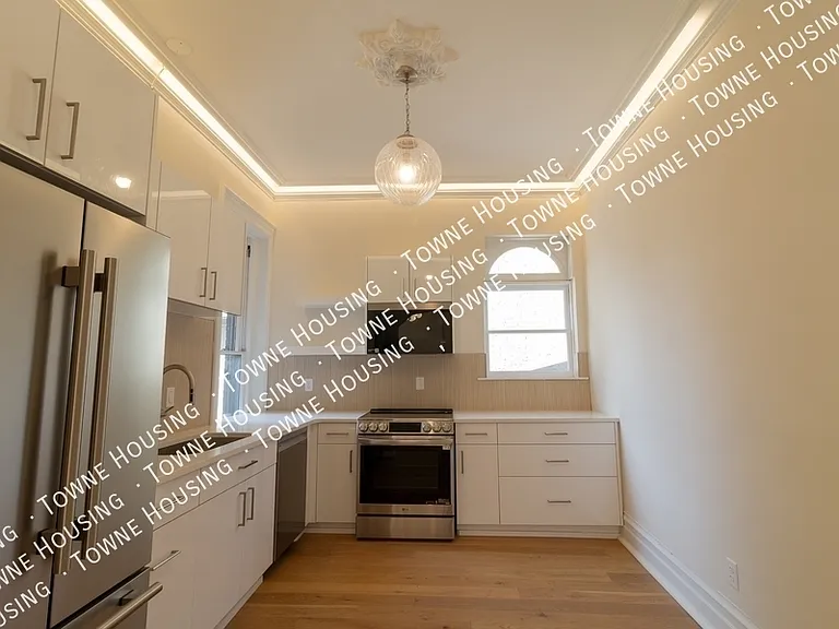 17 N Pearl St #3 — Photo 2