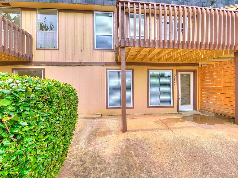 5924 W Hefner Rd — Photo 11