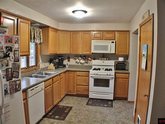 3rd image of 206 Viola St