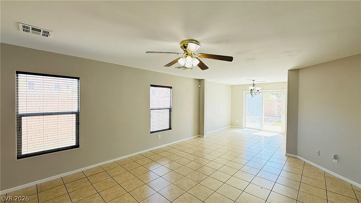 3 bed, 2.5 bath, 1659 sqft, $2,050 — Photo 4