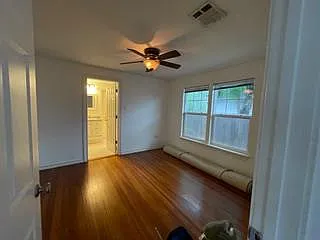 1916 E 10th St — Photo 18