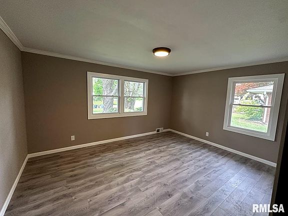 3rd image of 5406 N Sherwood Ave
